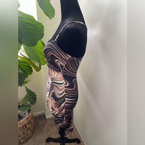 Dress - Picture 5 of 9